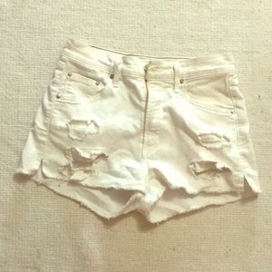 Supppperrrrrr Cute ripped white denim shorts